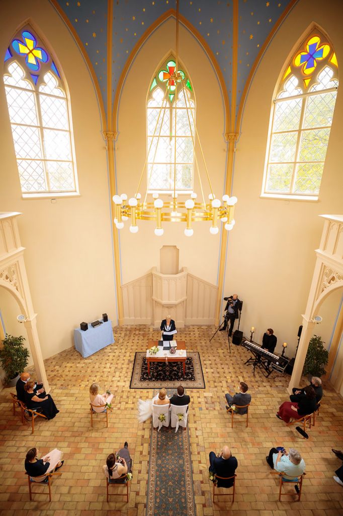Hochzeit zu Corona in der Alte Neuendorfer Kirche Babelsberg