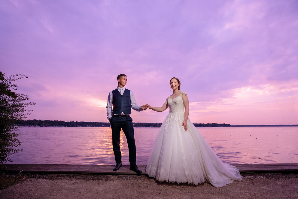 Brautpaarfotos zum Sonnenuntergang