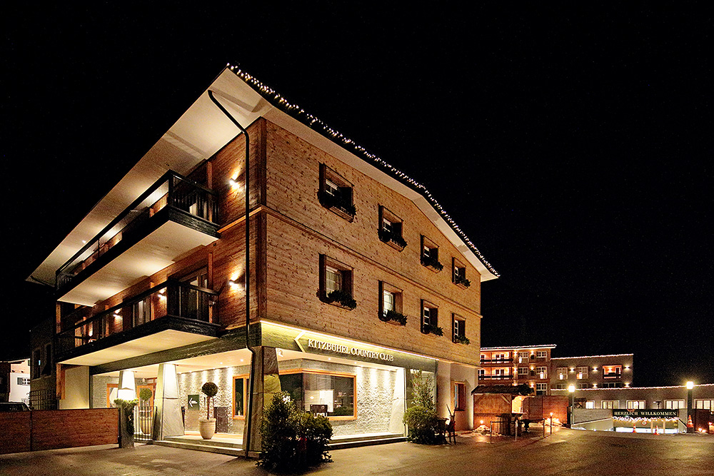 Kitzbühel Country Club in Reith bei Kitzbühel bei Nacht 