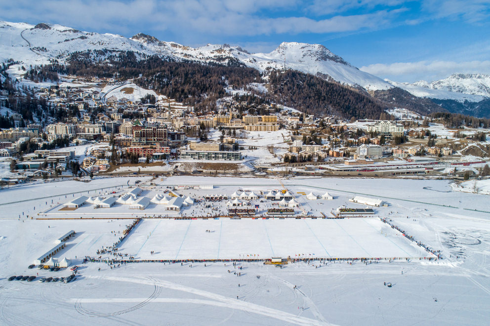 Snowpolo Turnier im Januar 2020, '22 und '23 in St. Moritz auf dem St. Moritzersee mit Sondergenehmigung des Engadin Airport in Luftaufnahmen für eine Veranstaltung Snowpolo Turnier im Januar 2020, '22 und '23 in St. Moritz auf dem St. Moritzersee mit Sondergenehmigung des Engadin Airport in Luftaufnahmen für eine Veranstaltung