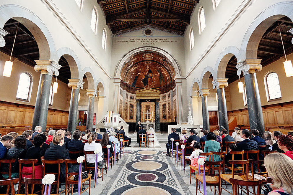 Blick in die Friedenskirche Potsdam während Trauung