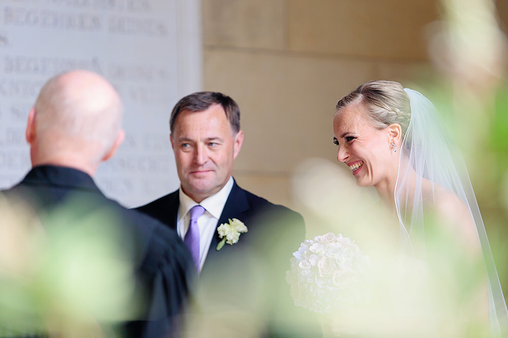 Braut und Brautvater vor der Friedenskirche Potsdam