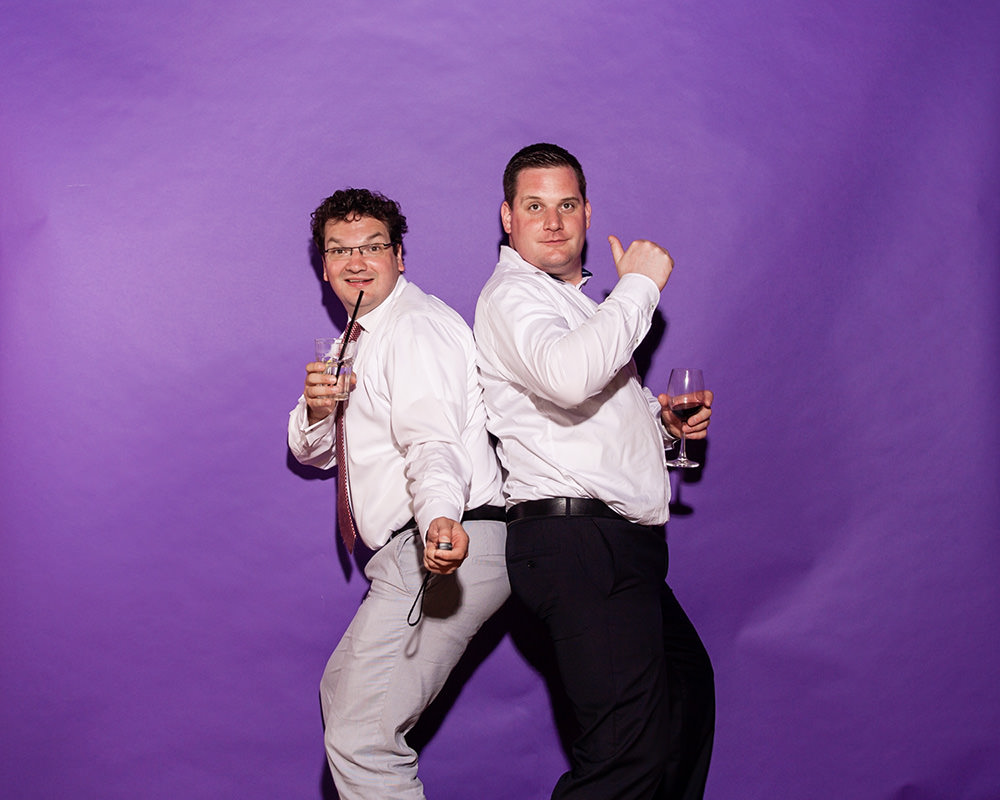 Auch die Herren nutzen die Fotobox mit Freude