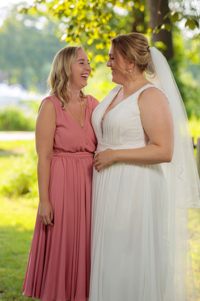 Als Gast zu einer Hochzeit: was zieht man als Hochzeitsgast an? Tipps für Brautjungfern. Als Gast zu einer Hochzeit: was zieht man als Hochzeitsgast an? Tipps für Brautjungfern.