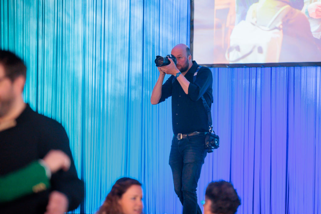 Eventfotograf bei einer Firmenfeier