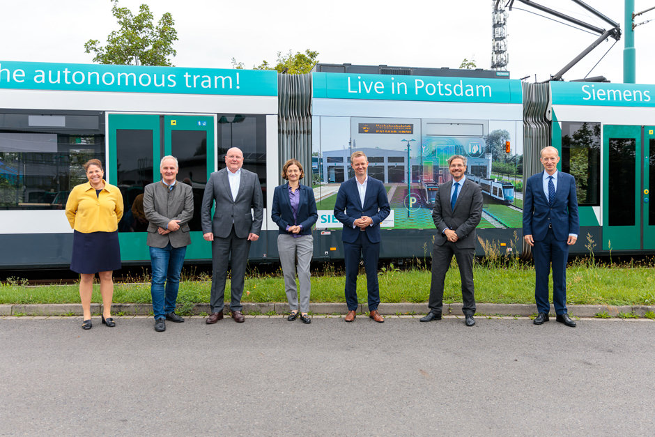 Autonome Straßenbahn von Siemens im Tramdepot der Potsdamer Verkehrsbetriebe