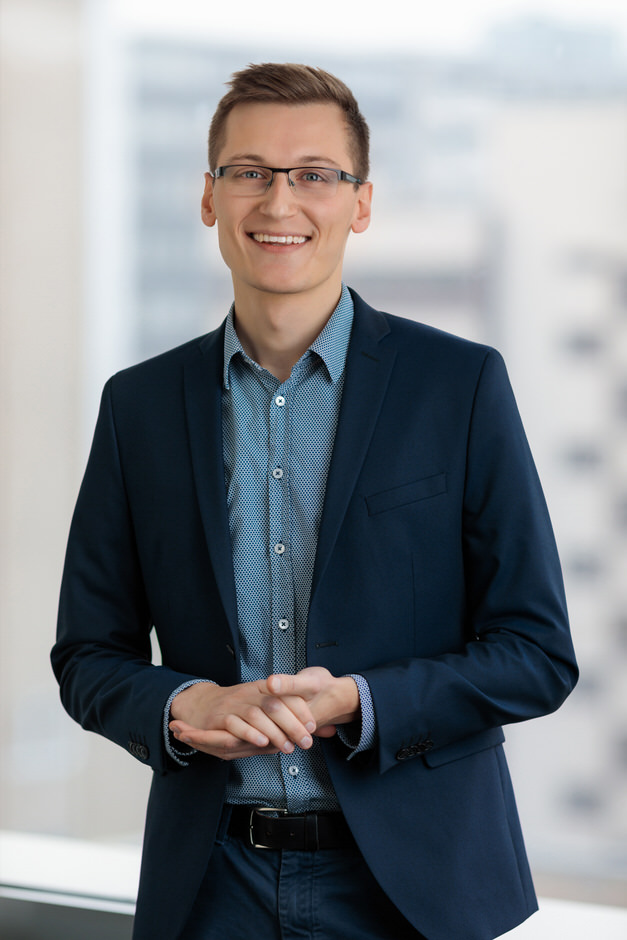 Businessportrait eines Mannes in seinem Büro