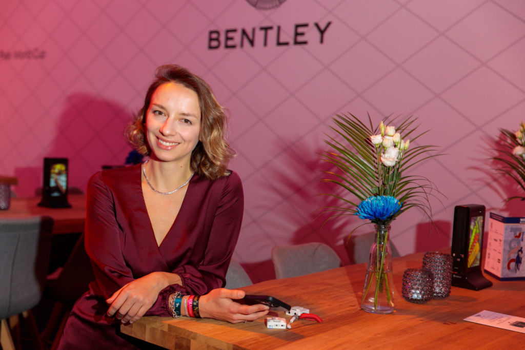 Vanessa Schümmelfeder ist professionelle Social-Media Managerin für Events und Unternehmen. Sie berät bei der Gestaltung von Kanälen und bei der Kommunikation von Inhalten