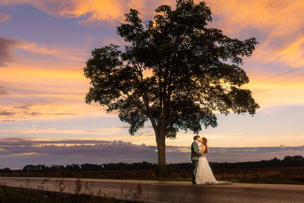 Hochzeitsfotograf in Elbe-Elster: Ein Sonnenuntergang nach einem Regenschauer ist oft sehr bunt Hochzeitsfotograf in Elbe-Elster: Ein Sonnenuntergang nach einem Regenschauer ist oft sehr bunt