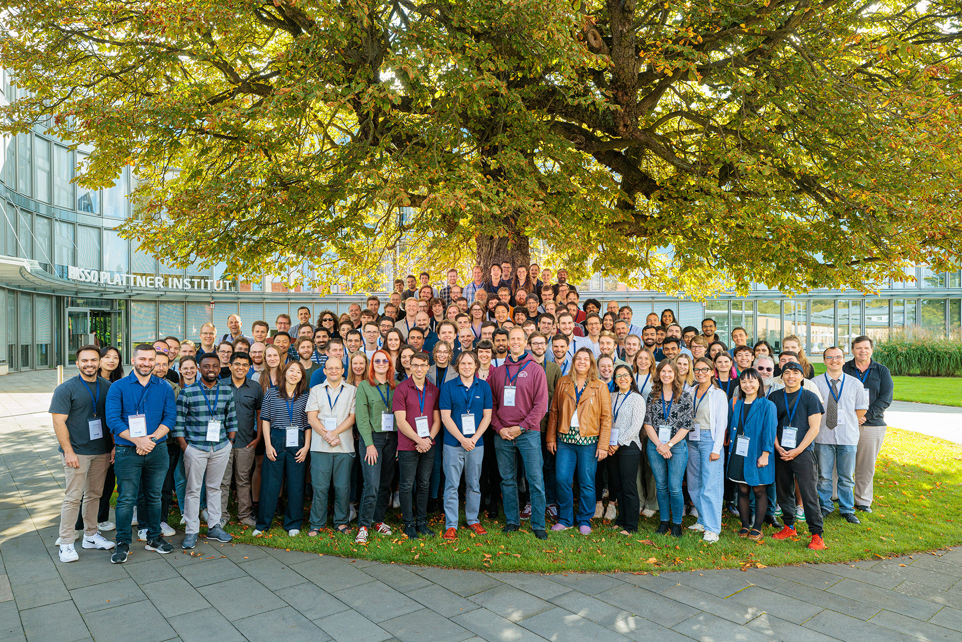 Gruppenfoto einer Konferenz mit 150 Teilnehmern in Potsdam und Berlin