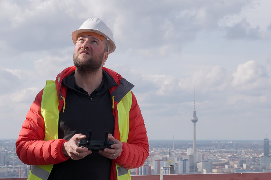 Drohnenpilot Christian Sommer im Einsatz für Erneuerbaren Energien