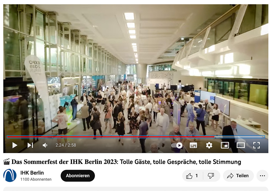 Indoor Drohnenflug durch Immobilie beim Sommerfest der IHK Berlin 2023: mit Drohnen durch Hotels und Veranstaltungssaal fliegen Indoor Drohnenflug durch Immobilie beim Sommerfest der IHK Berlin 2023: mit Drohnen durch Hotels und Veranstaltungssaal fliegen