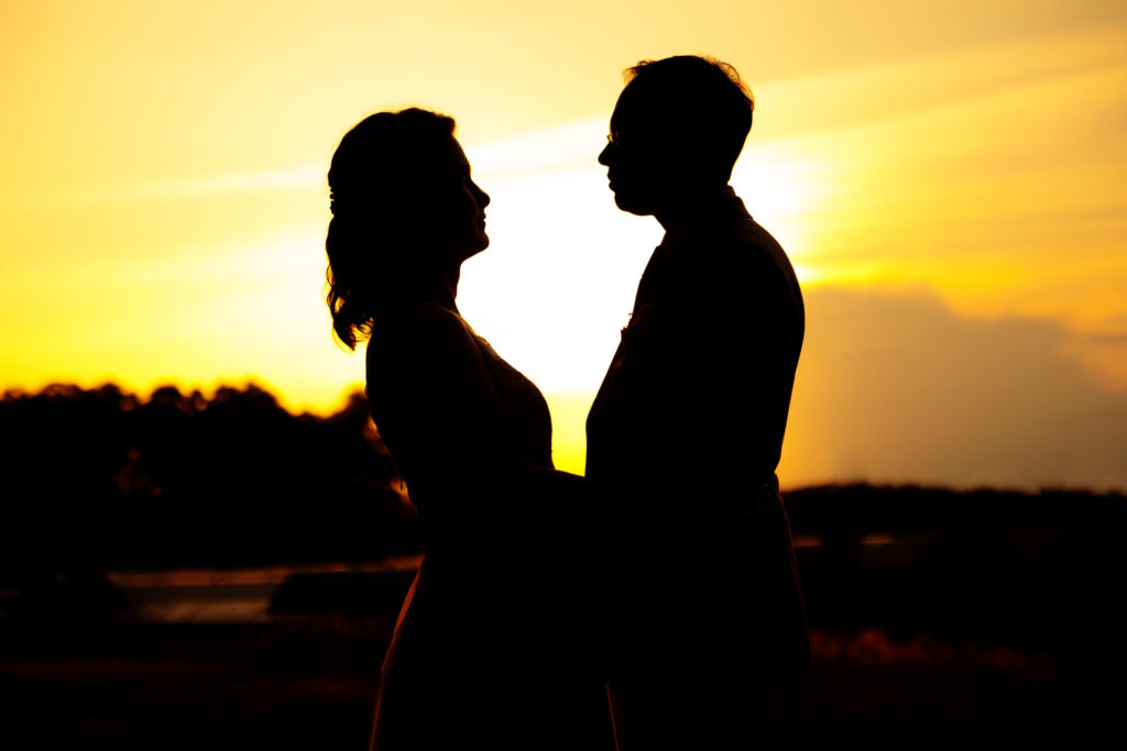 Heiraten in der Uckermark: Hochzeitsfotos zur Goldenen Stunde