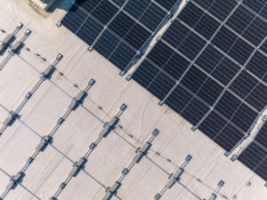 Luftaufnahmen München mit Drohne Baustellendokumentation PV-Anlage Solarplatten