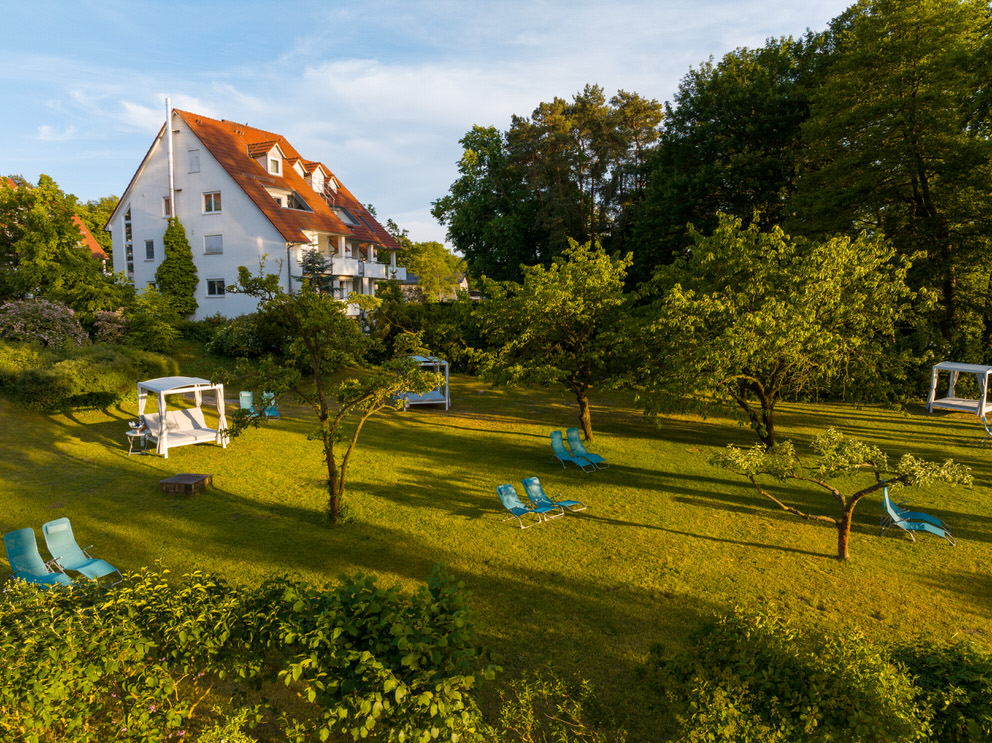 Außenbereich einer Hotelanlage in Brandenburg
