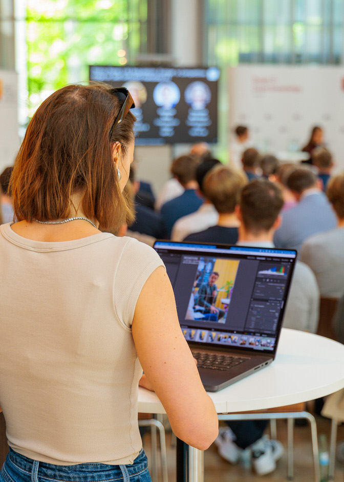 On-site photo editing for fast publishing
